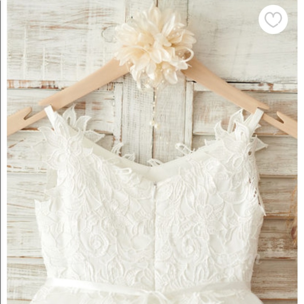 Beautiful lace flower girl dress - Picture 3 of 4